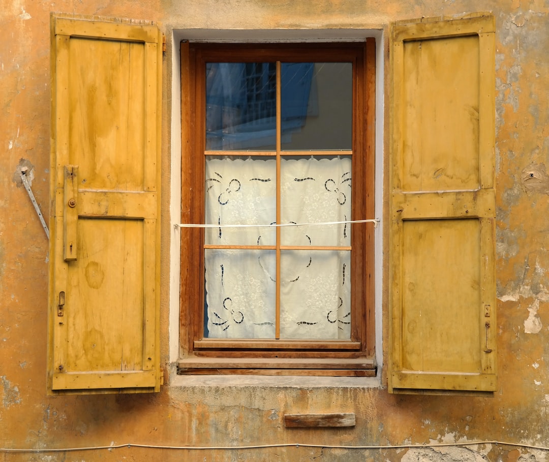 Pourquoi il ne faut pas laver les vitres au soleil ?